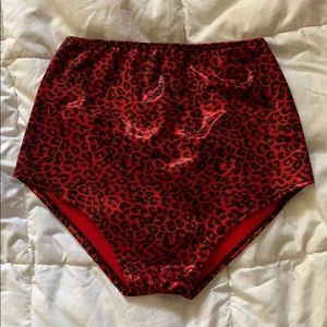 RAVE WITH MI GENTE HOT SHORTS